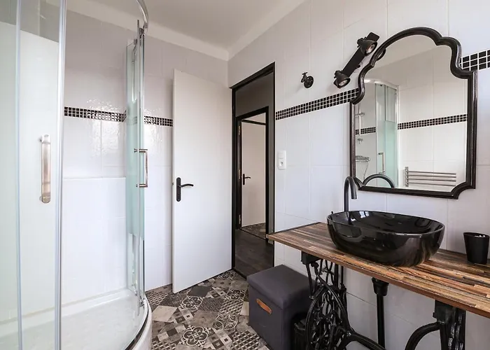 Cosy Neuf Sur Le Port De Plaisance De *